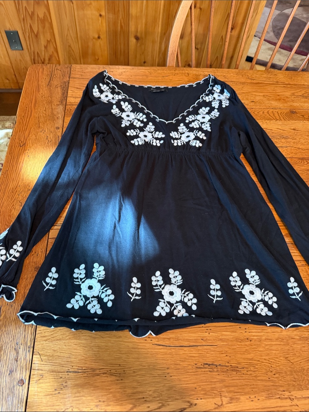 BCBGMaxAzria Black Long-Sleeve Tunic with White Floral Embroidery